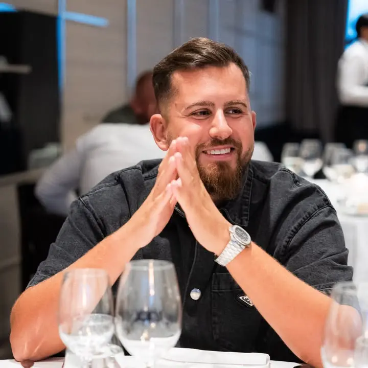 Tino Taupe: Der Podcast-Host hinter UNiQ Global